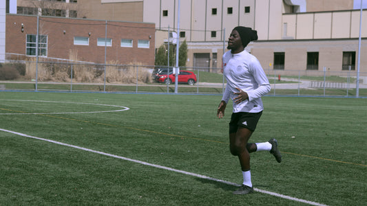Comment un Footballeur Devrait S'Entraîner pour Développer son Potentiel Maximal